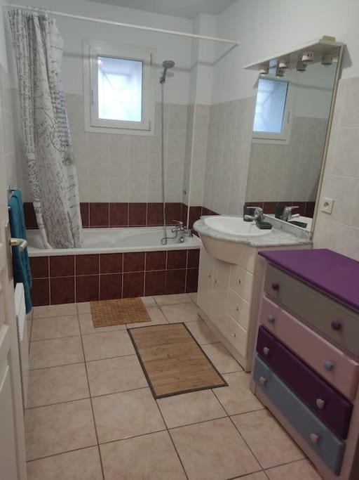 Apartment Joli Dans Quartier Calme De